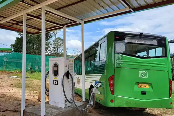 Progetto AMPPAL di ricarica rapida DC per autobus elettrici IZI in Ruanda